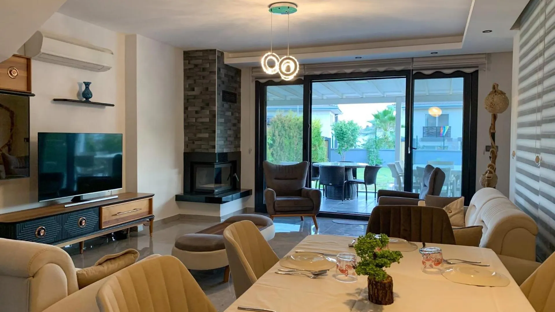 Oezel Havuzlu Luex Villa Kusadasi 0*,