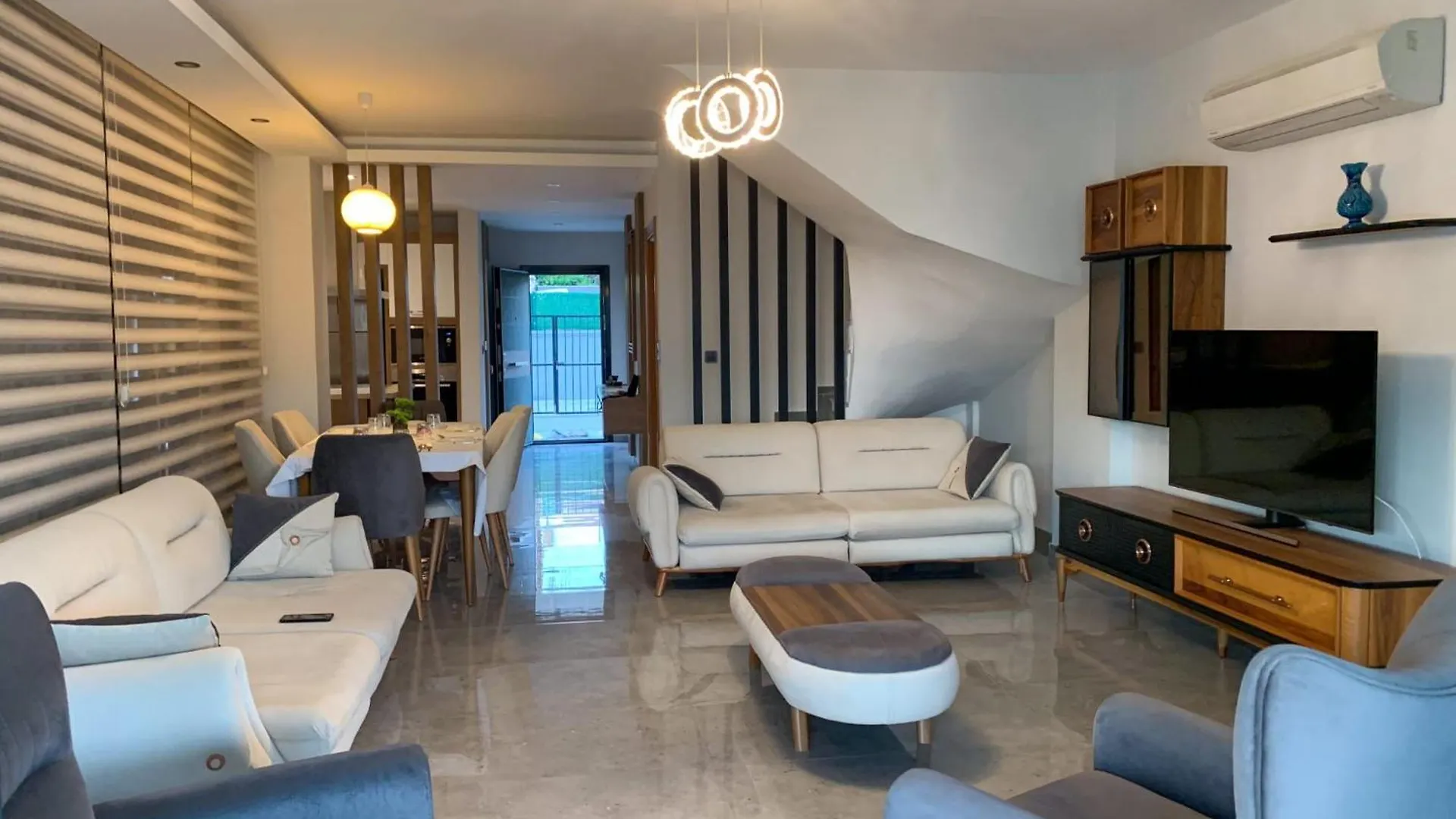 Oezel Havuzlu Luex Villa 库萨达斯 土耳其